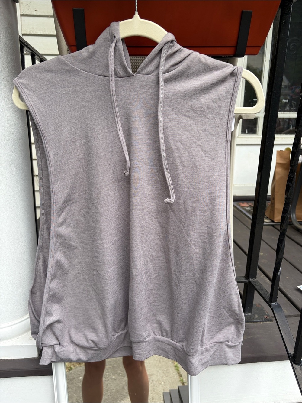 HALARA Sleeveless Hooded Tank in Light Mauve